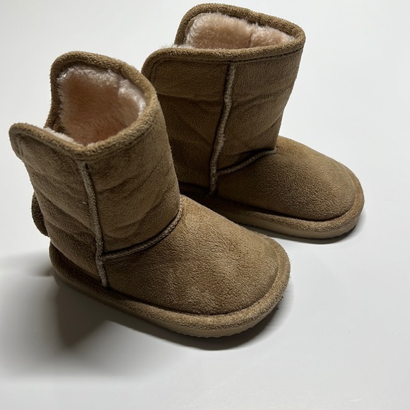 H&M Ugg like Faux Suede Inner Furry Boots with Velcro - Picture 2 of 7